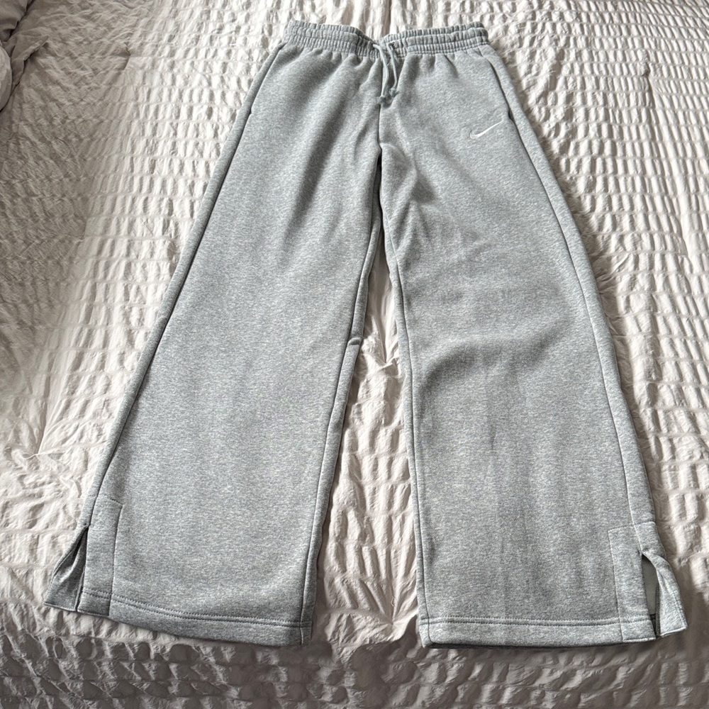 Nike Standard Fit High Rise Full Length Fleece Pants